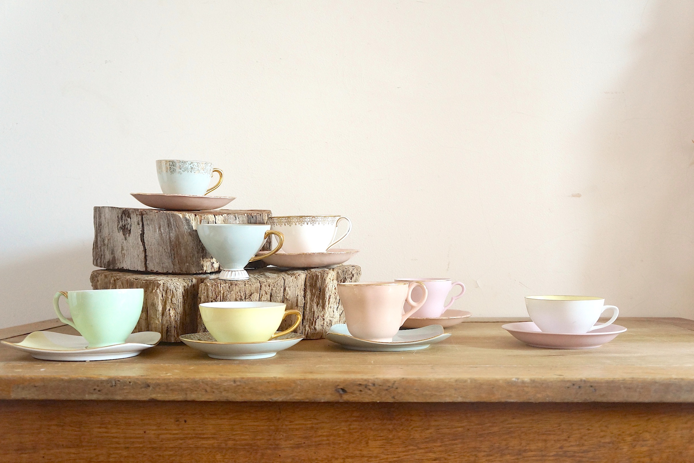 hire party, and or to cups match  and tea saucers mix saucers Beautiful vintage vintage cups for